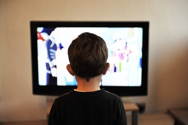 テレビをみる