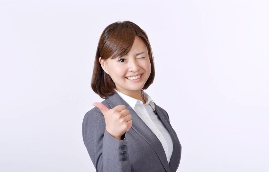 片目を閉じてください。