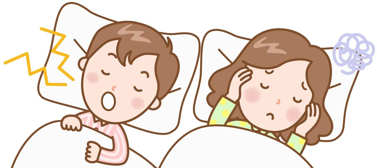 私は寝ながら歯ぎしりします。