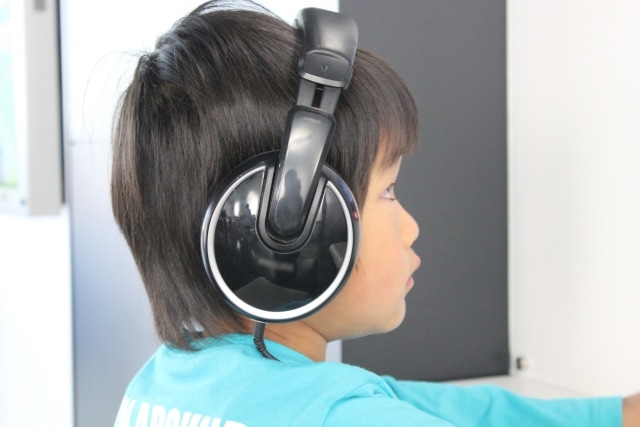 私はCDを聴く。